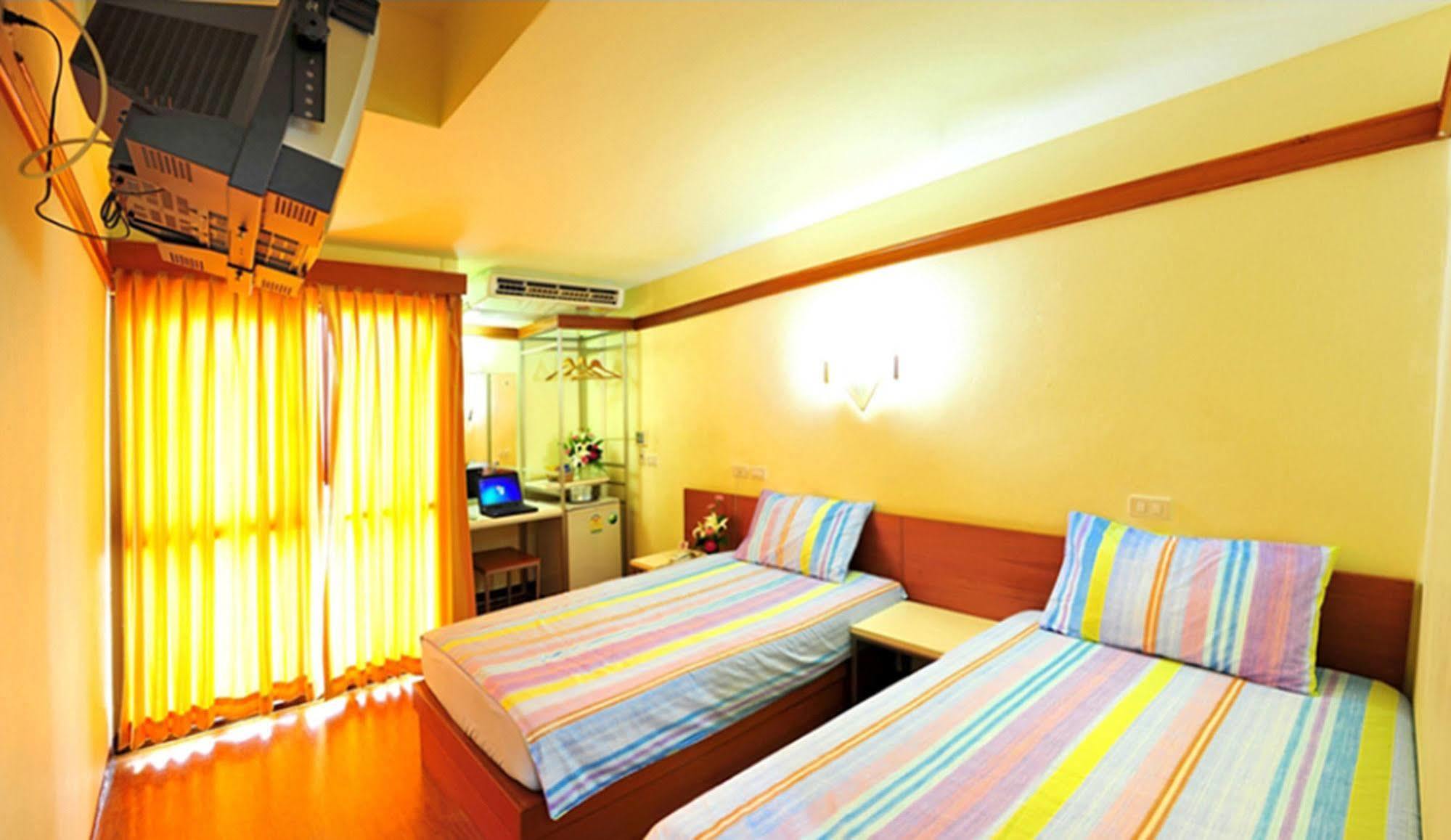 Mad Monkey Hostel بانكوك المظهر الخارجي الصورة